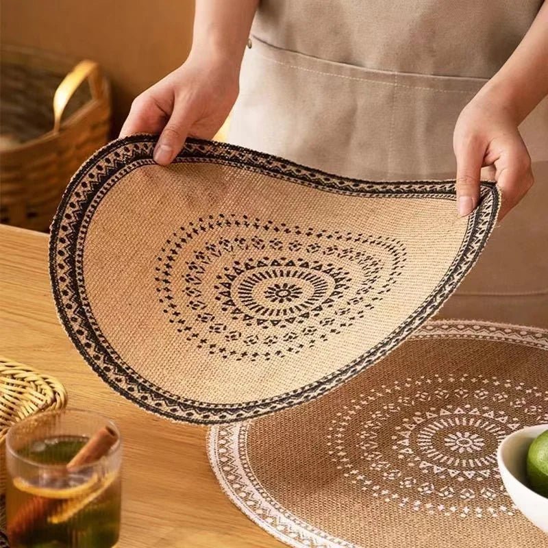 Sousplats Trançada com Franjas e Detalhes de Pompom para Sala de Jantar (Kit com 4x)