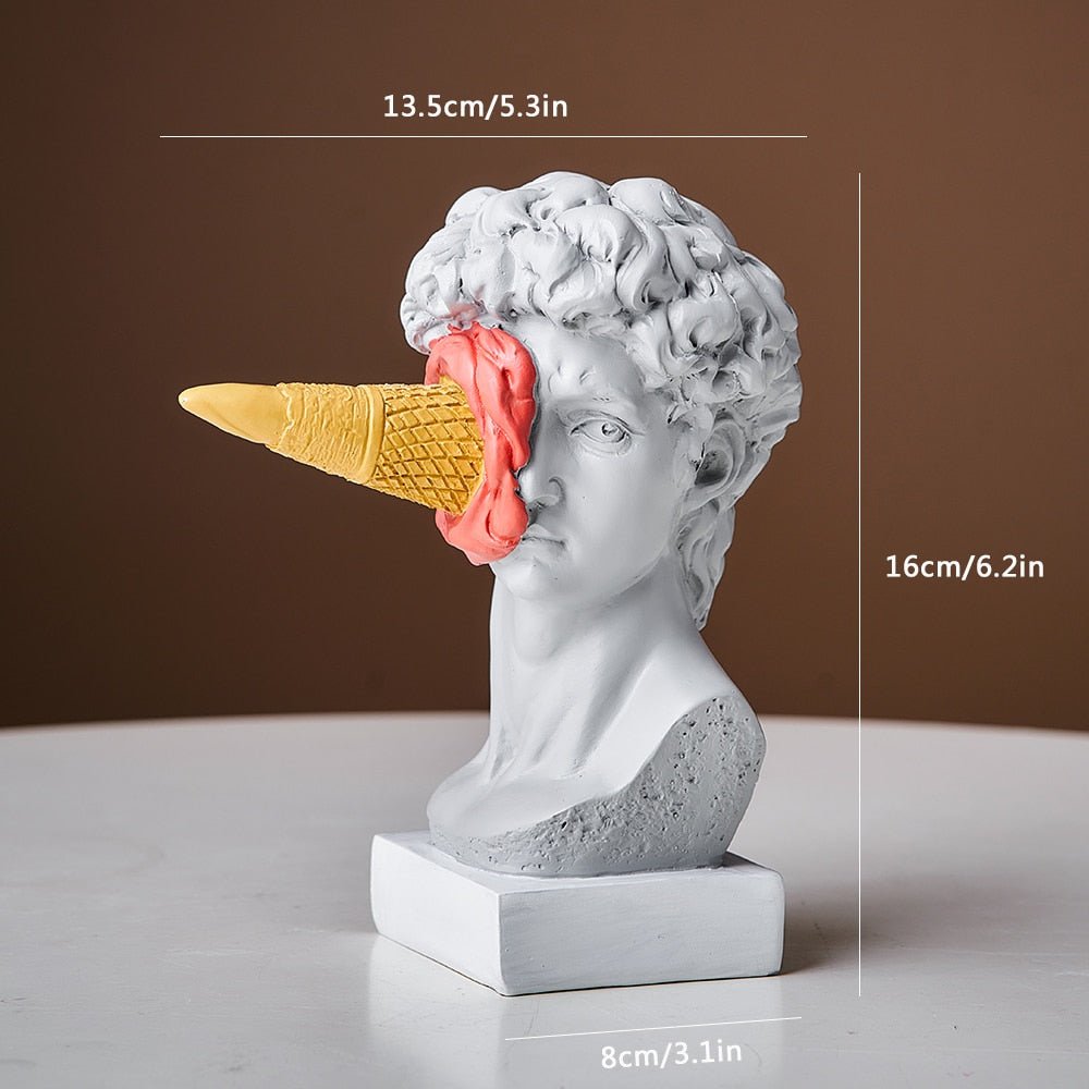 Escultura Nórdica Davi com Sorvete