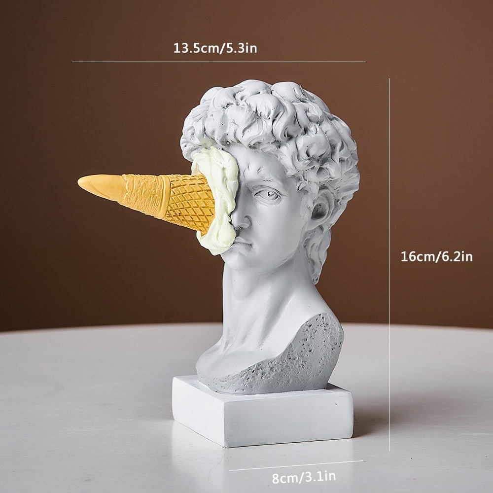 Escultura Nórdica Davi com Sorvete