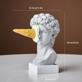 Escultura Nórdica Davi com Sorvete