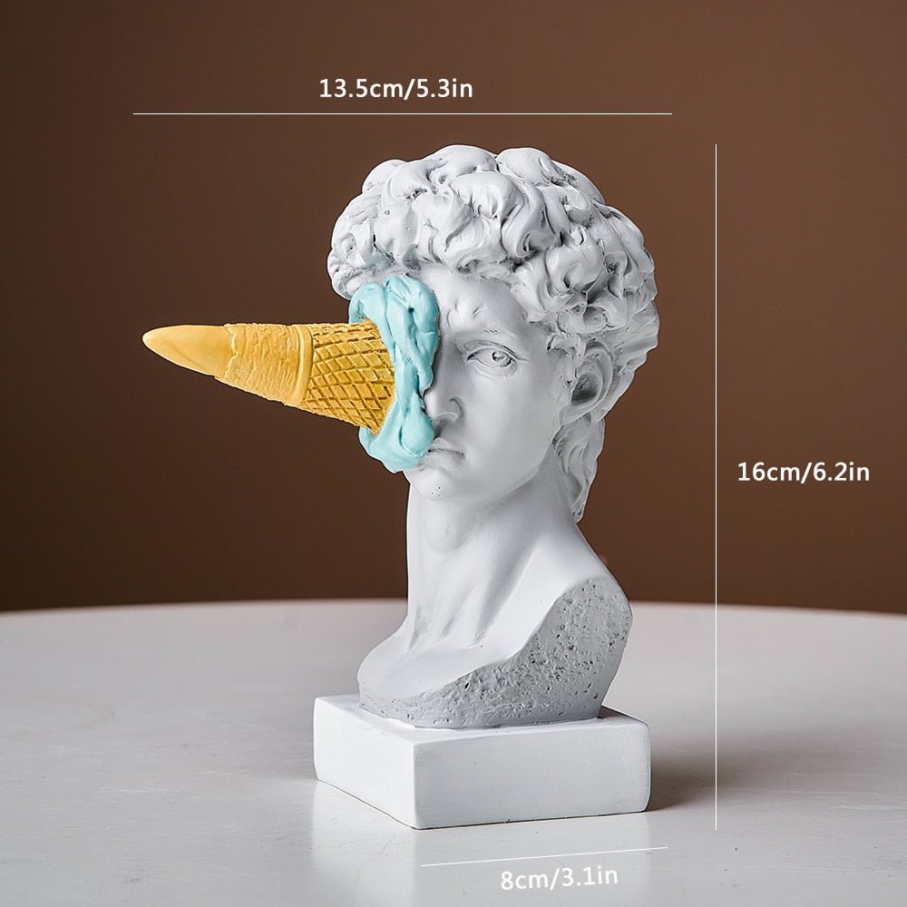 Escultura Nórdica Davi com Sorvete