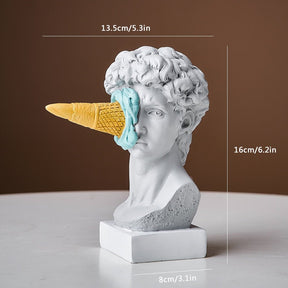 Escultura Nórdica Davi com Sorvete