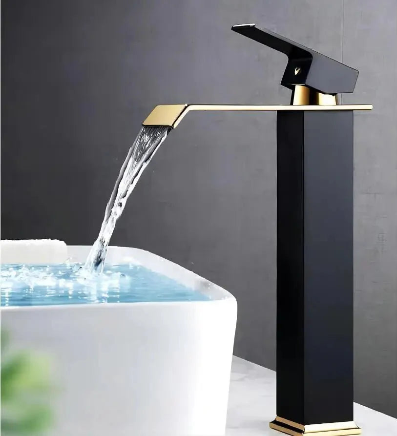 Torneira Premium para Banheiro BlacknGoldGeometricLine